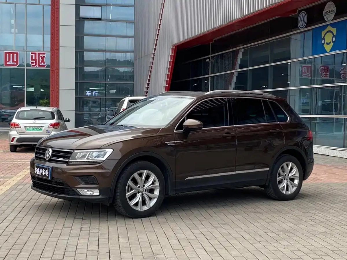 VOLKSWAGEN TIGUAN
