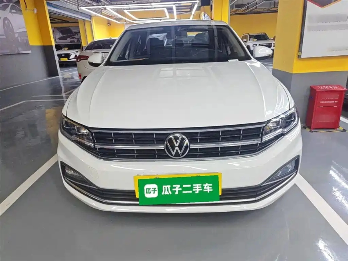 VOLKSWAGEN BORA
