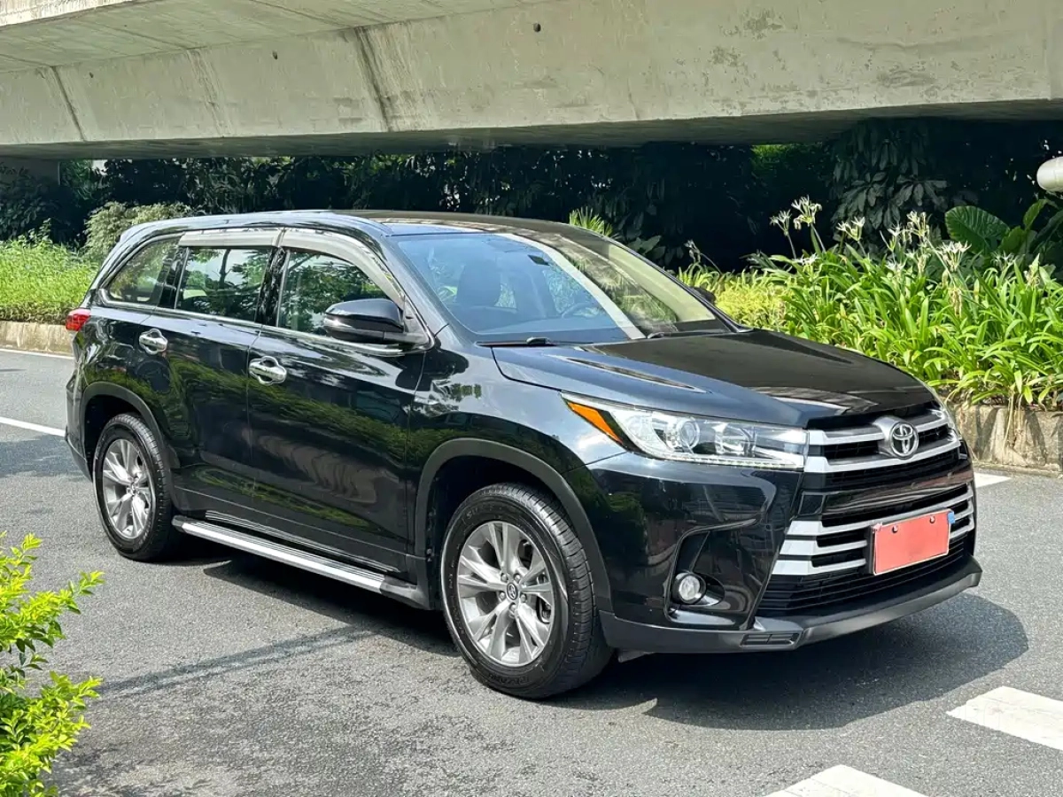 TOYOTA HIGHLANDER