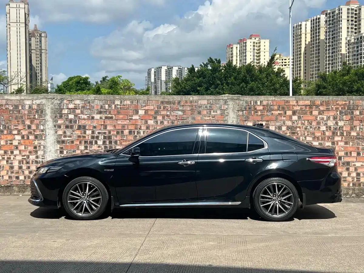 TOYOTA CAMRY