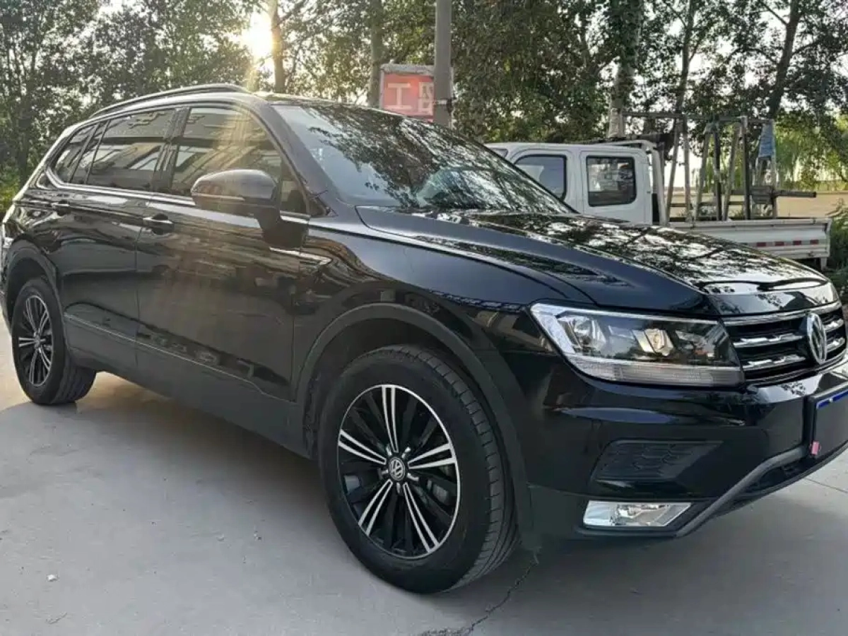 VOLKSWAGEN TIGUAN L