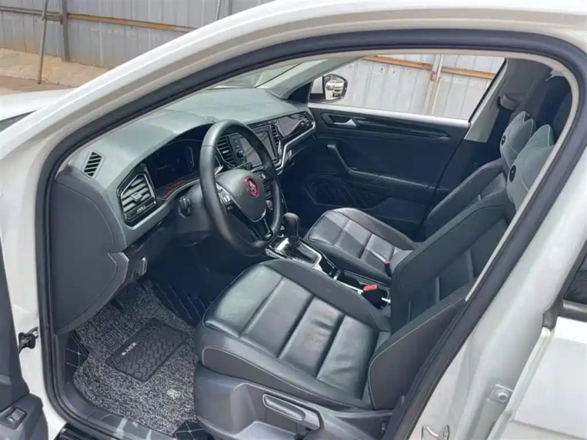 VOLKSWAGEN T-ROC TANGE