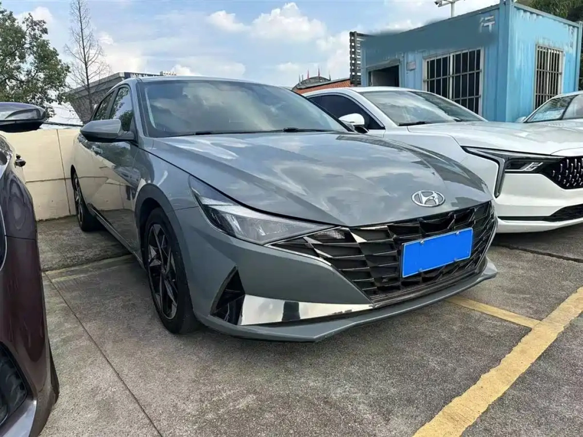 HYUNDAI ELANTRA