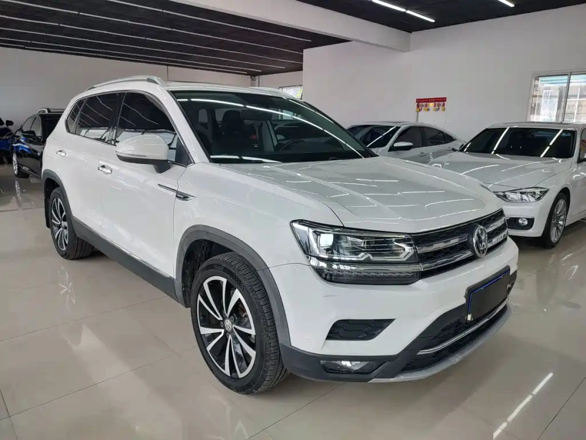 VOLKSWAGEN THARU
