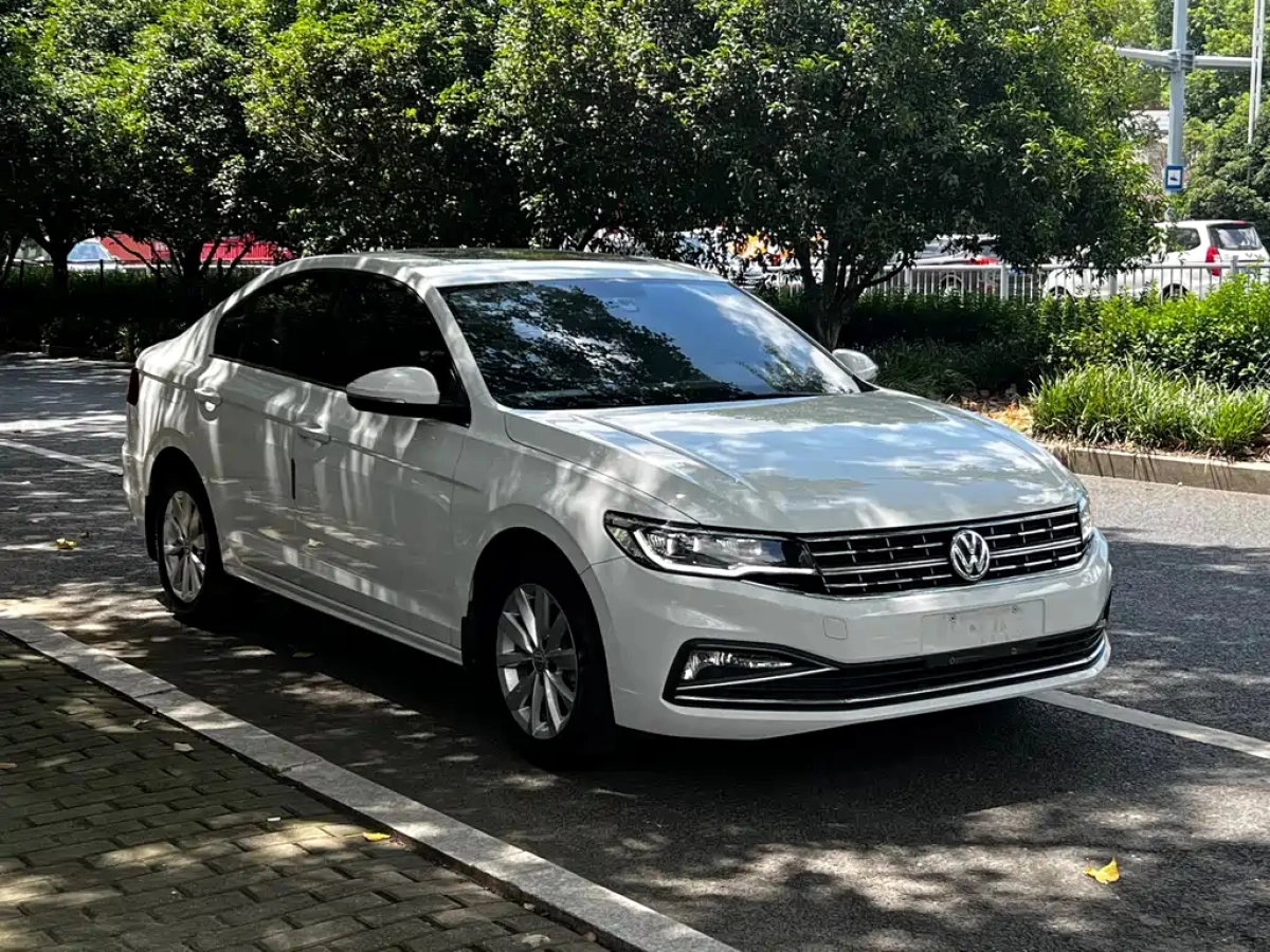 VOLKSWAGEN BORA