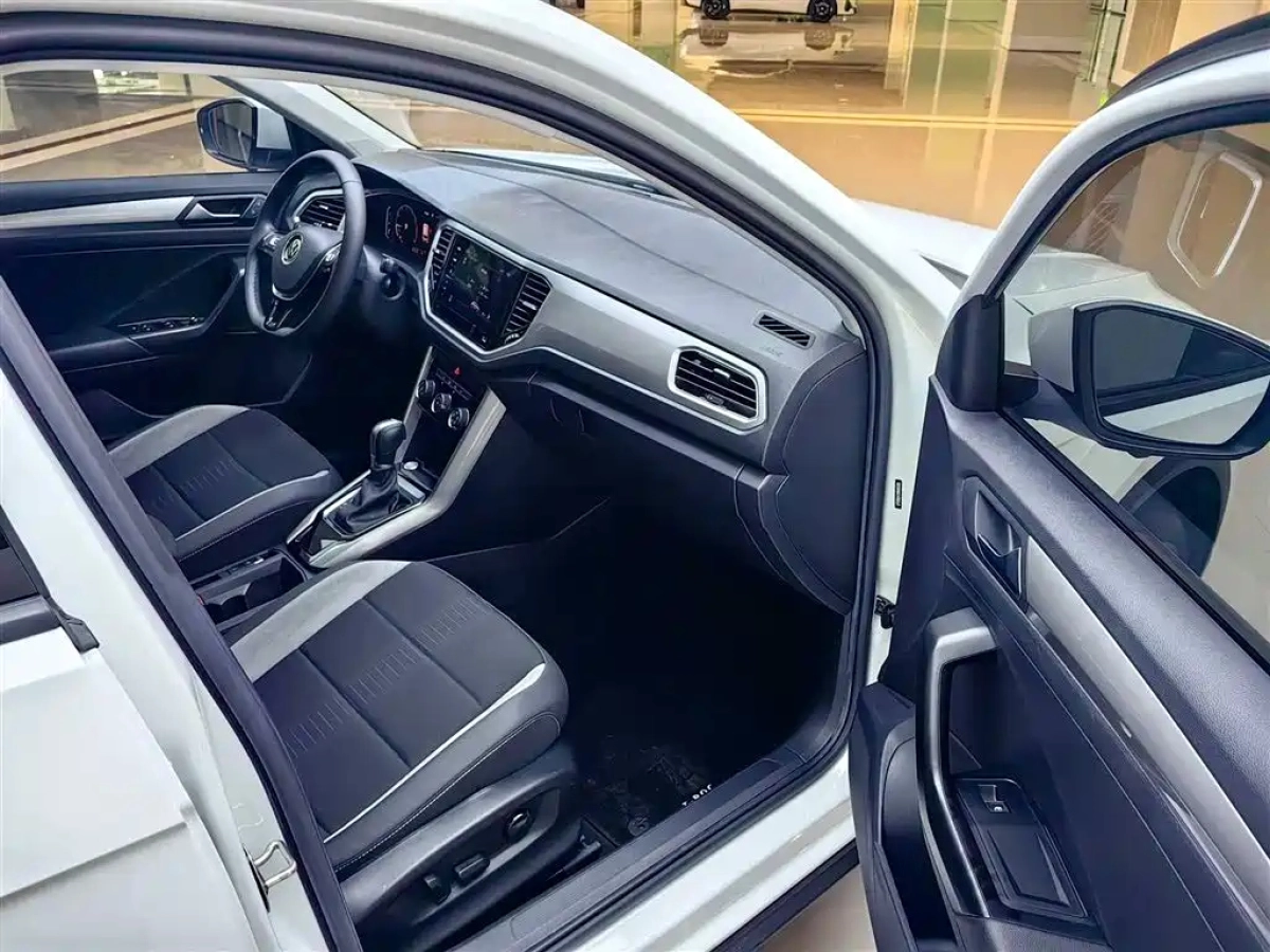 VOLKSWAGEN T-ROC TANGE