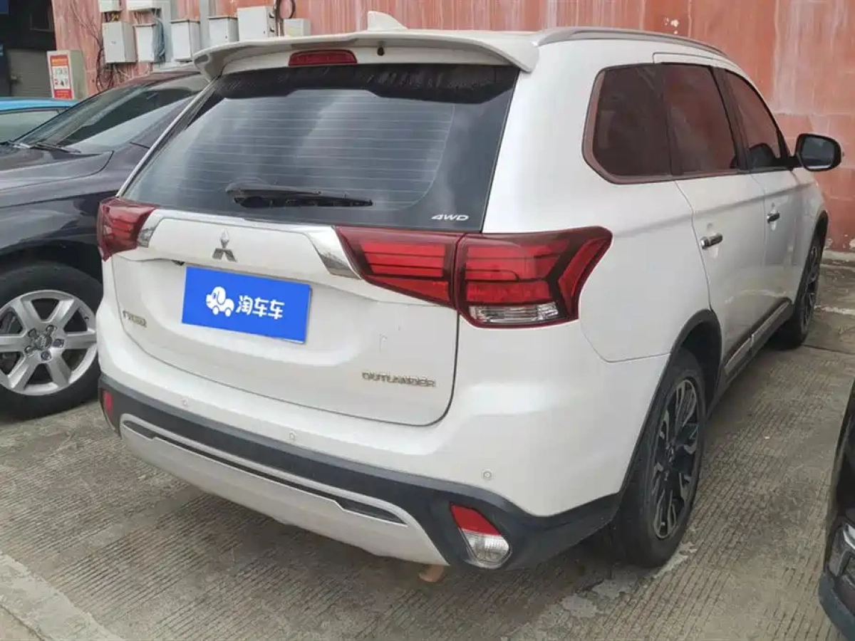 MITSUBISHI OUTLANDER