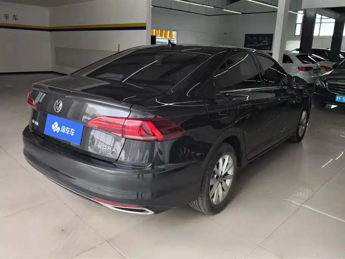VOLKSWAGEN BORA