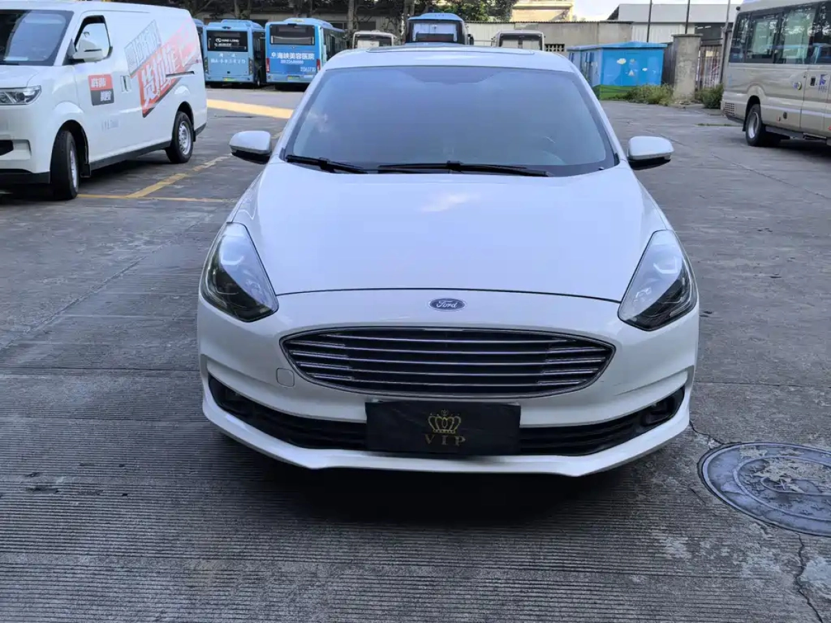 FORD ESCORT  2019