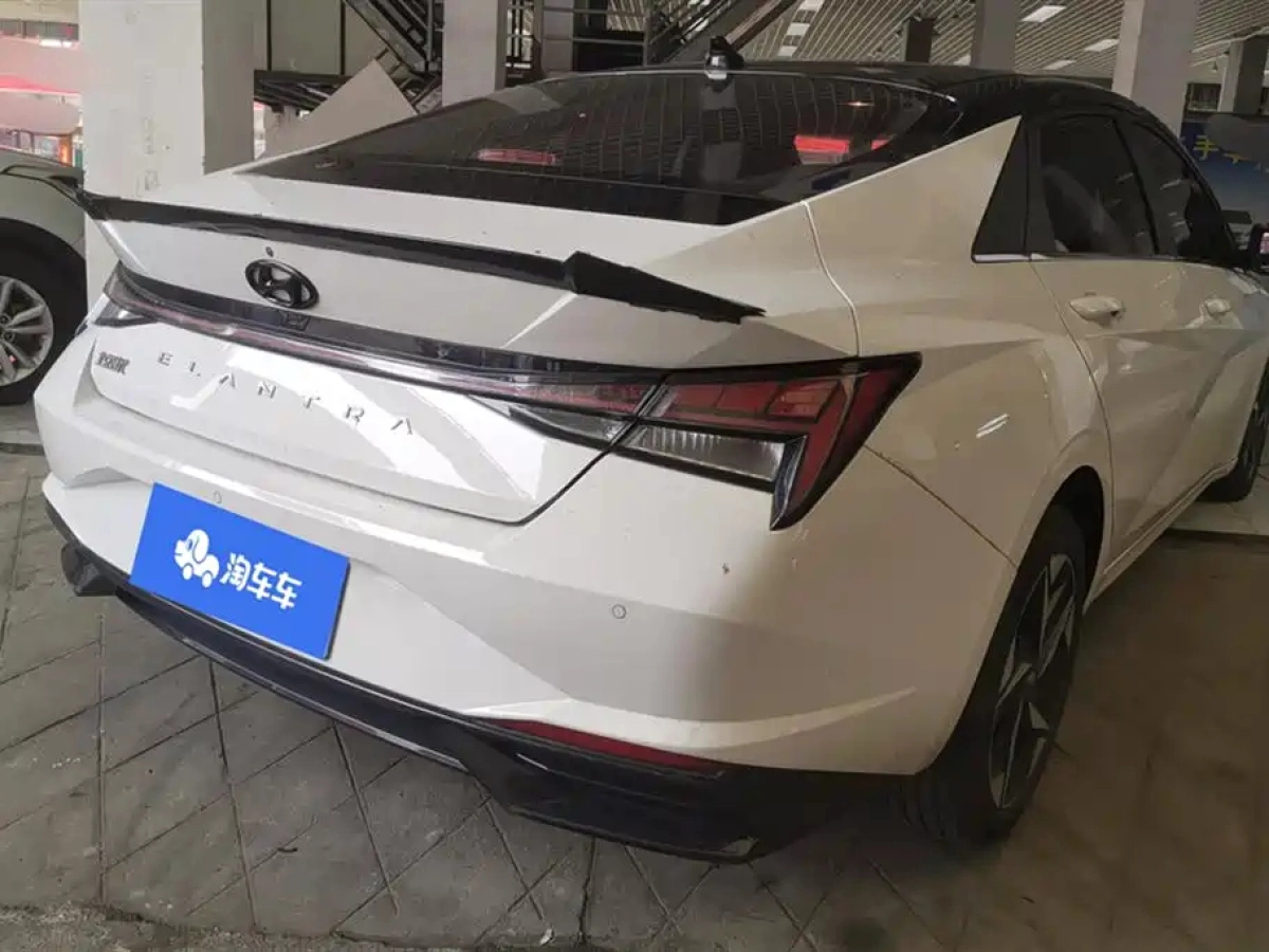 HYUNDAI ELANTRA