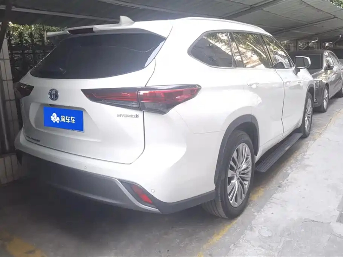 TOYOTA HIGHLANDER