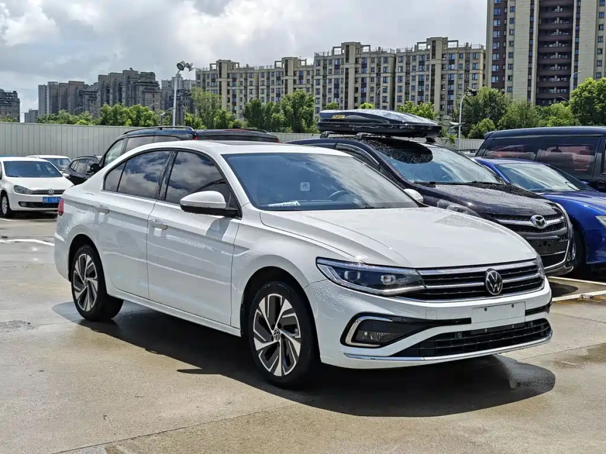 VOLKSWAGEN BORA