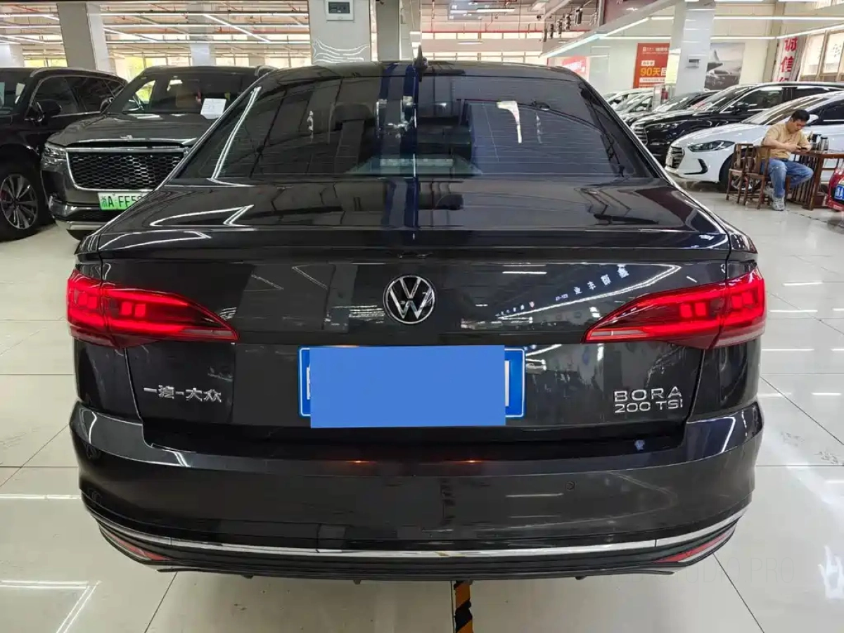 VOLKSWAGEN BORA