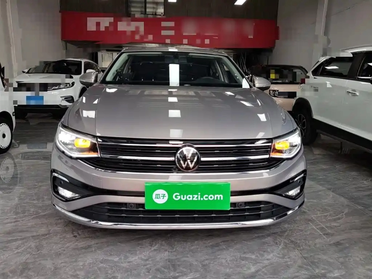 VOLKSWAGEN BORA