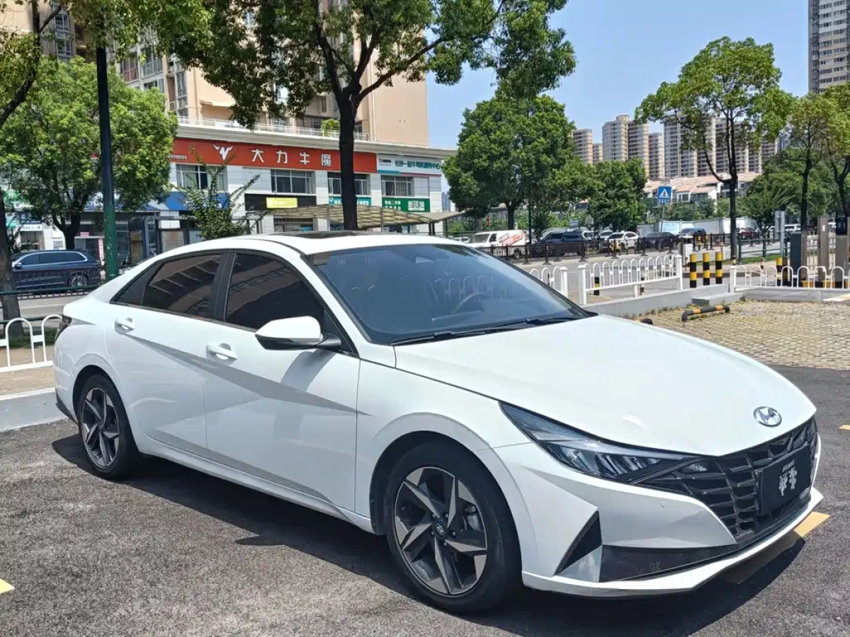 HYUNDAI ELANTRA
