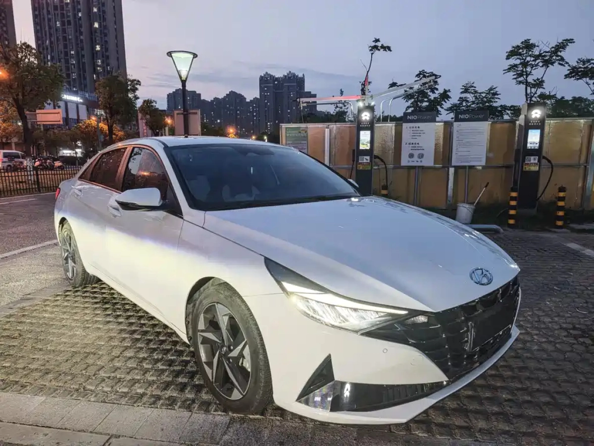 HYUNDAI ELANTRA