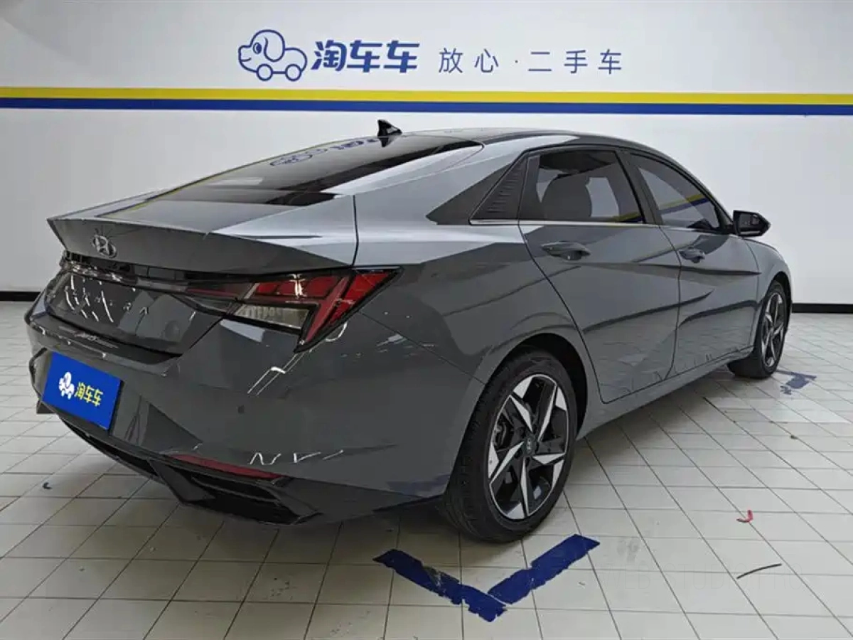 HYUNDAI ELANTRA