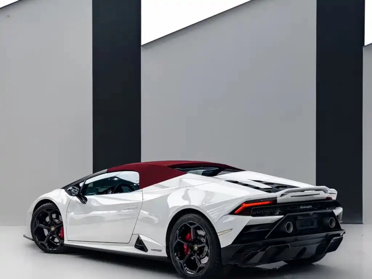 LAMBORGHINI HURACAN
