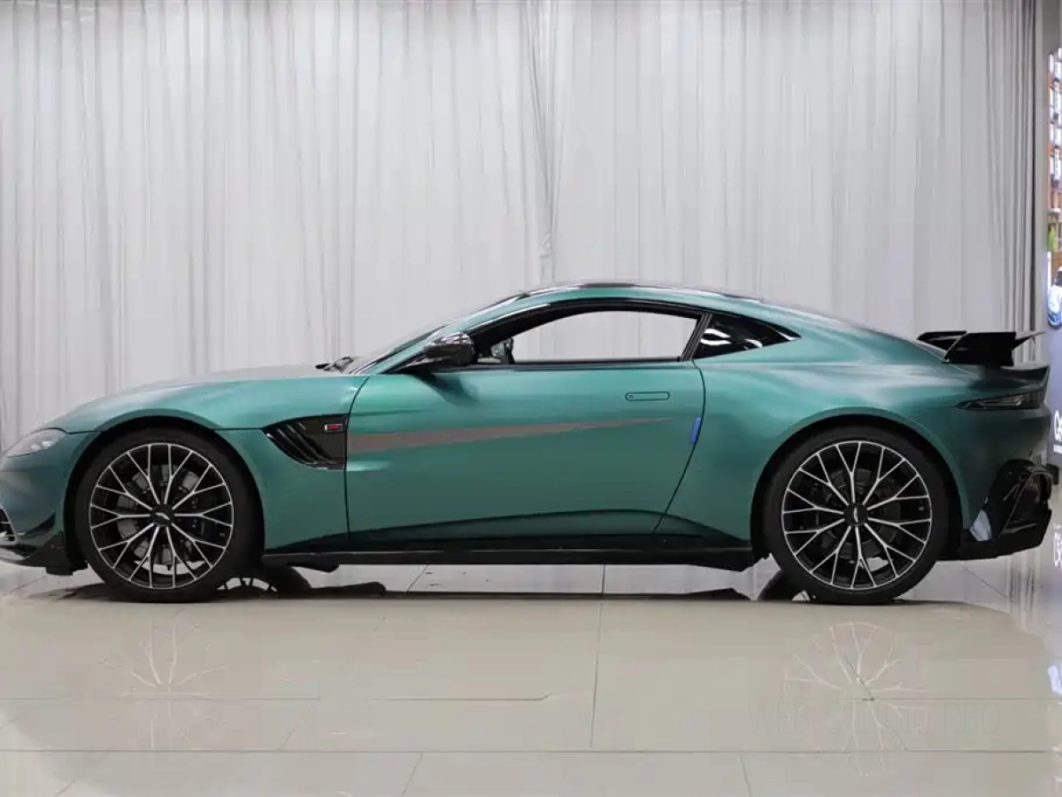 ASTON MARTIN V8 VANTAGE