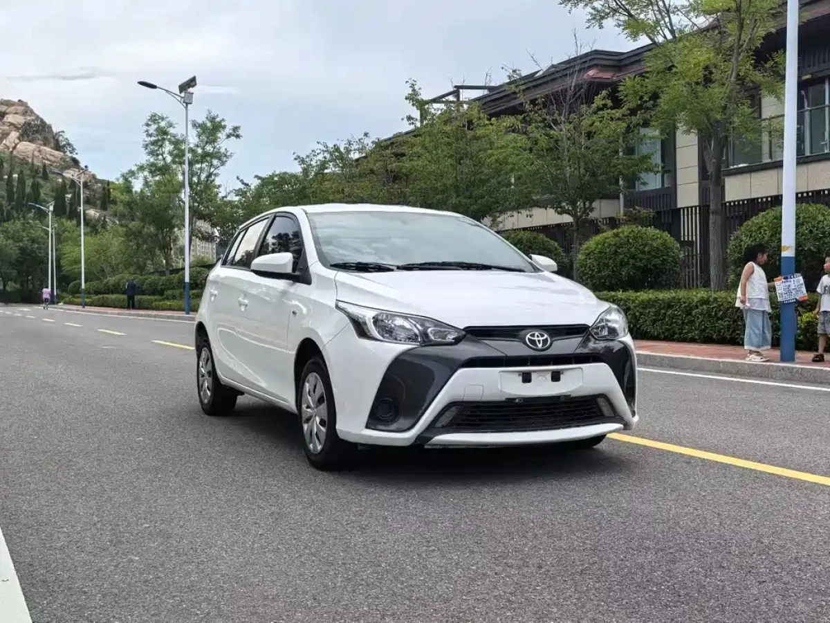 TOYOTA YARIS L DAZZLING