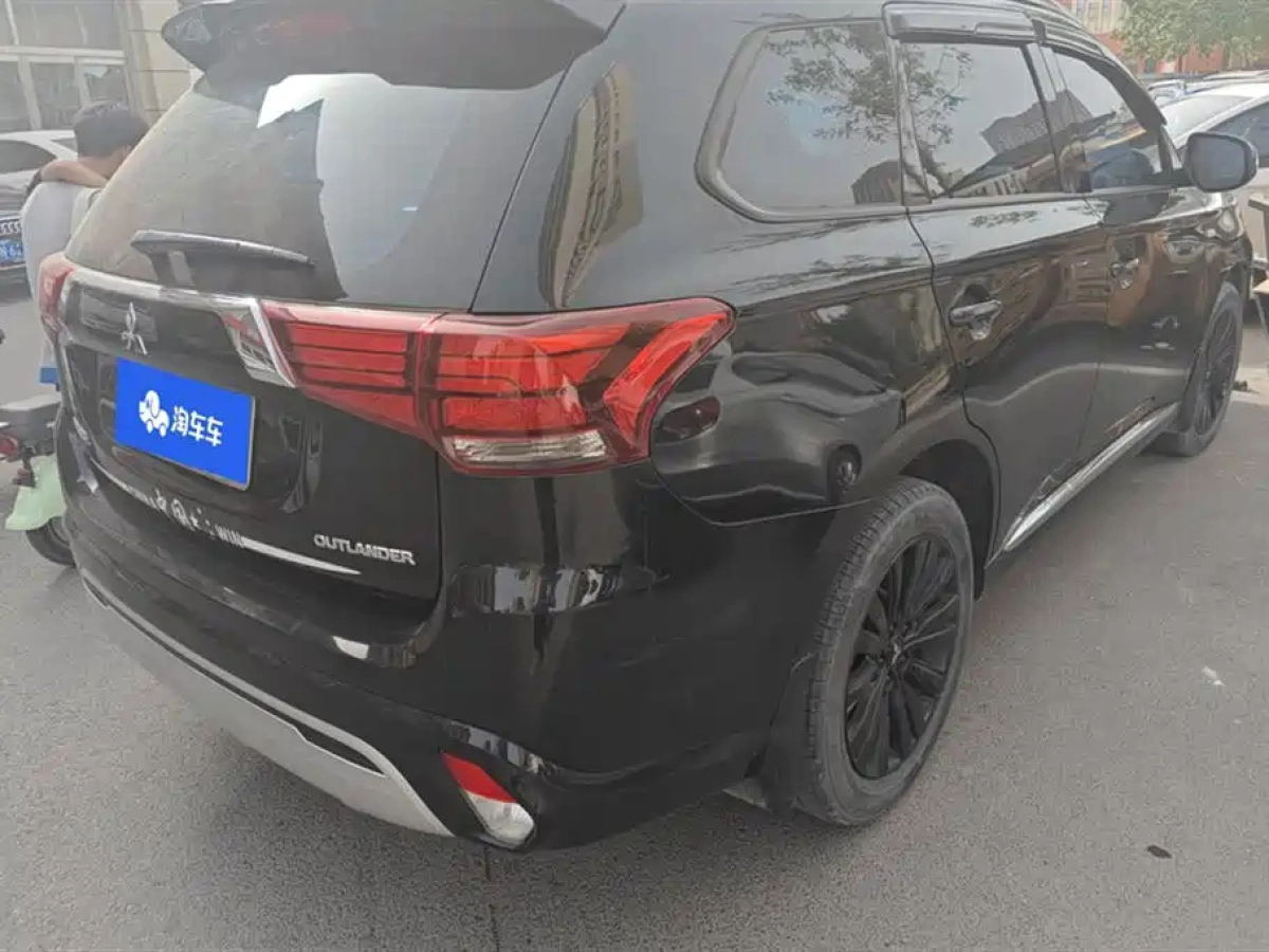 MITSUBISHI OUTLANDER