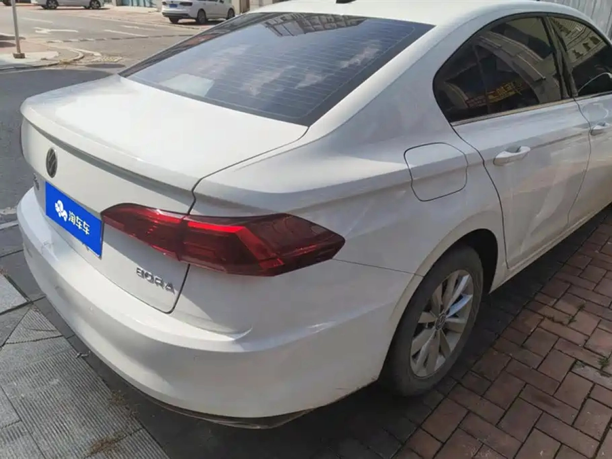 VOLKSWAGEN BORA