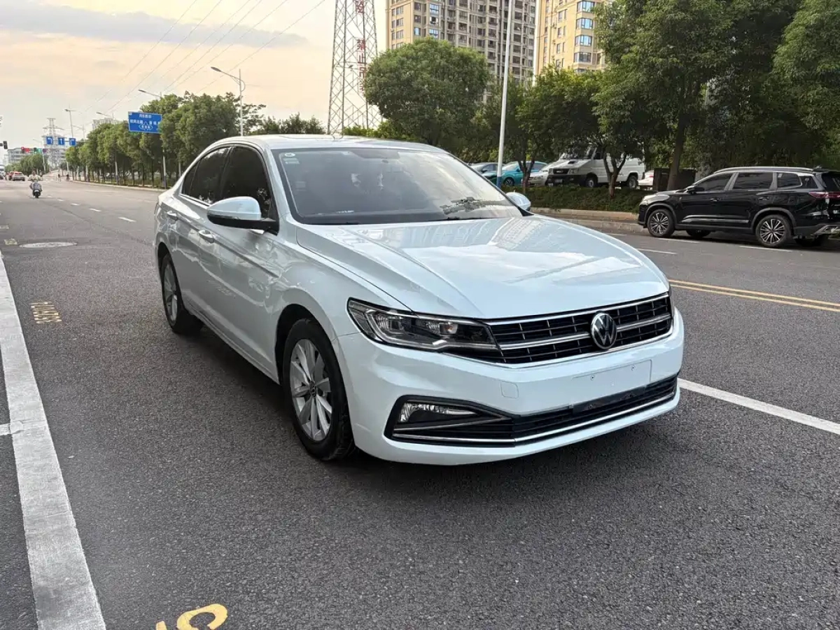VOLKSWAGEN BORA