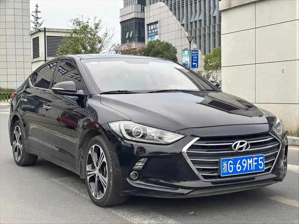 HYUNDAI ELANTRA
