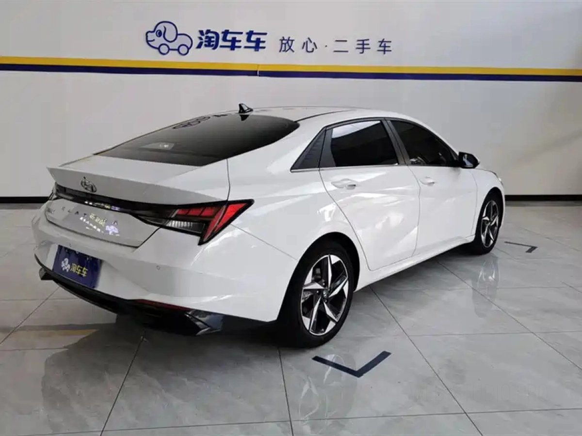 HYUNDAI ELANTRA