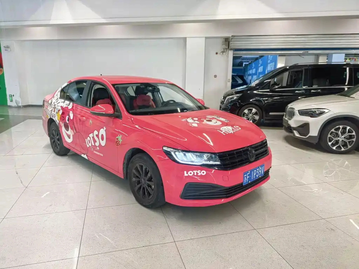 VOLKSWAGEN BORA