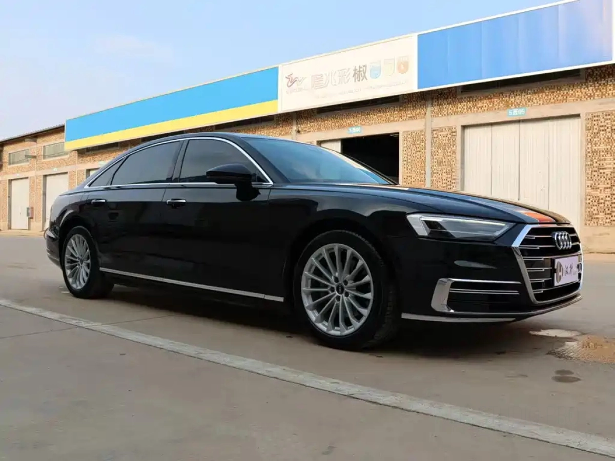 AUDI A8