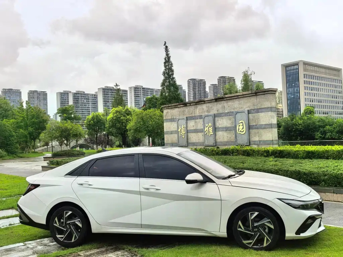 HYUNDAI ELANTRA