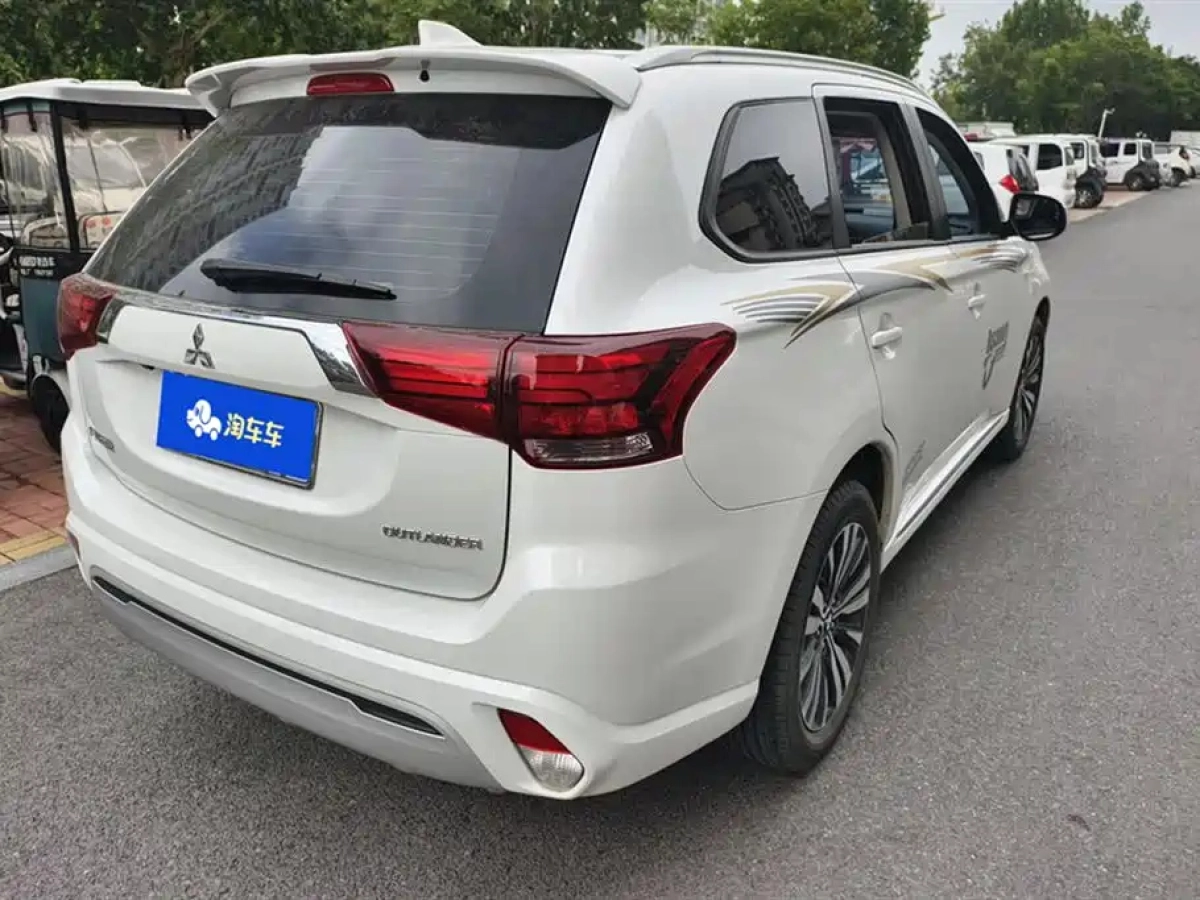MITSUBISHI OUTLANDER