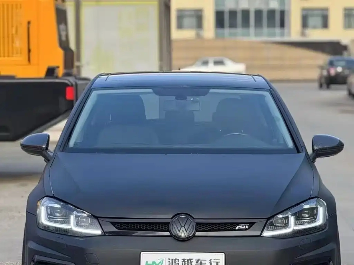 VOLKSWAGEN GOLF