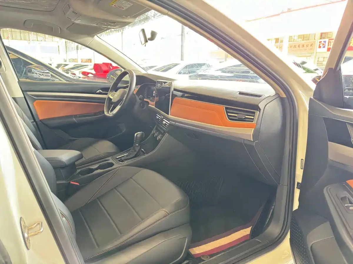 VOLKSWAGEN BORA