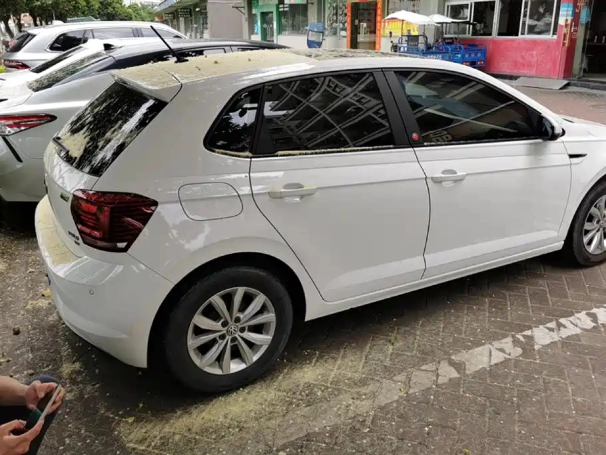 VOLKSWAGEN POLO
