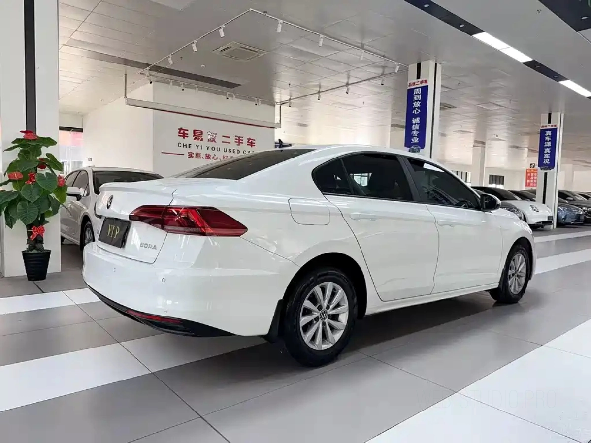 VOLKSWAGEN BORA
