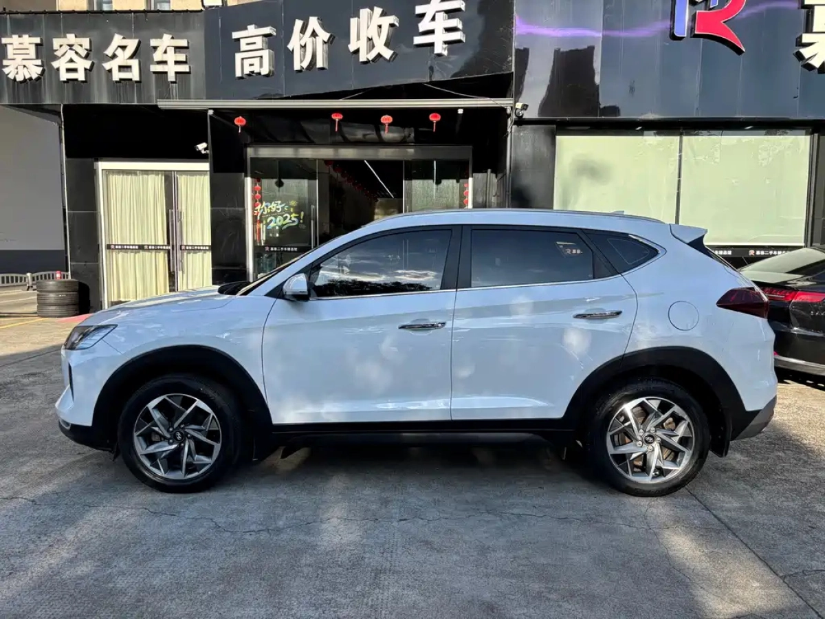 HYUNDAI TUCSON