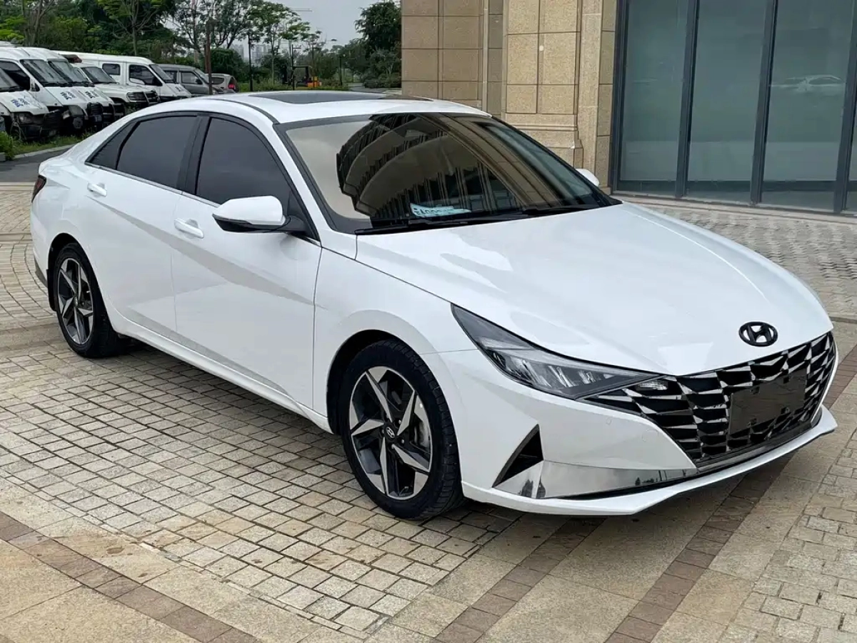 HYUNDAI ELANTRA