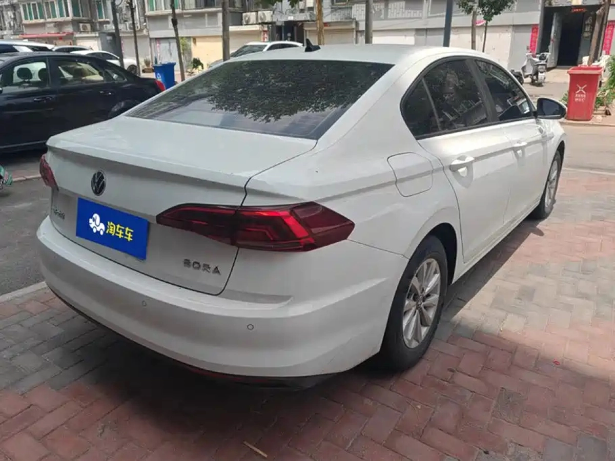 VOLKSWAGEN BORA