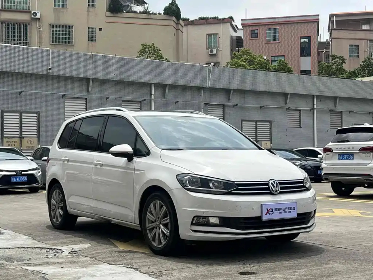 VOLKSWAGEN TOURAN