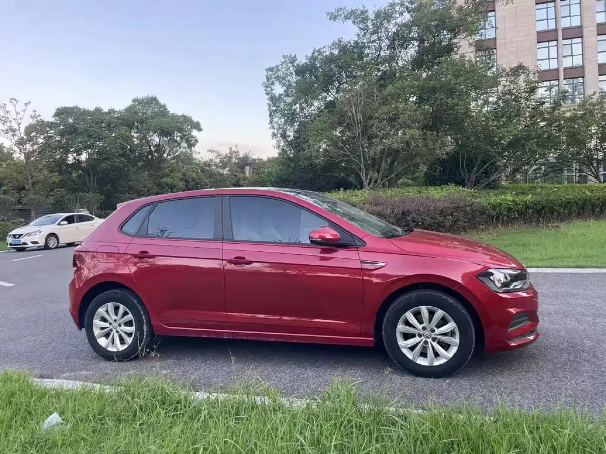 VOLKSWAGEN POLO