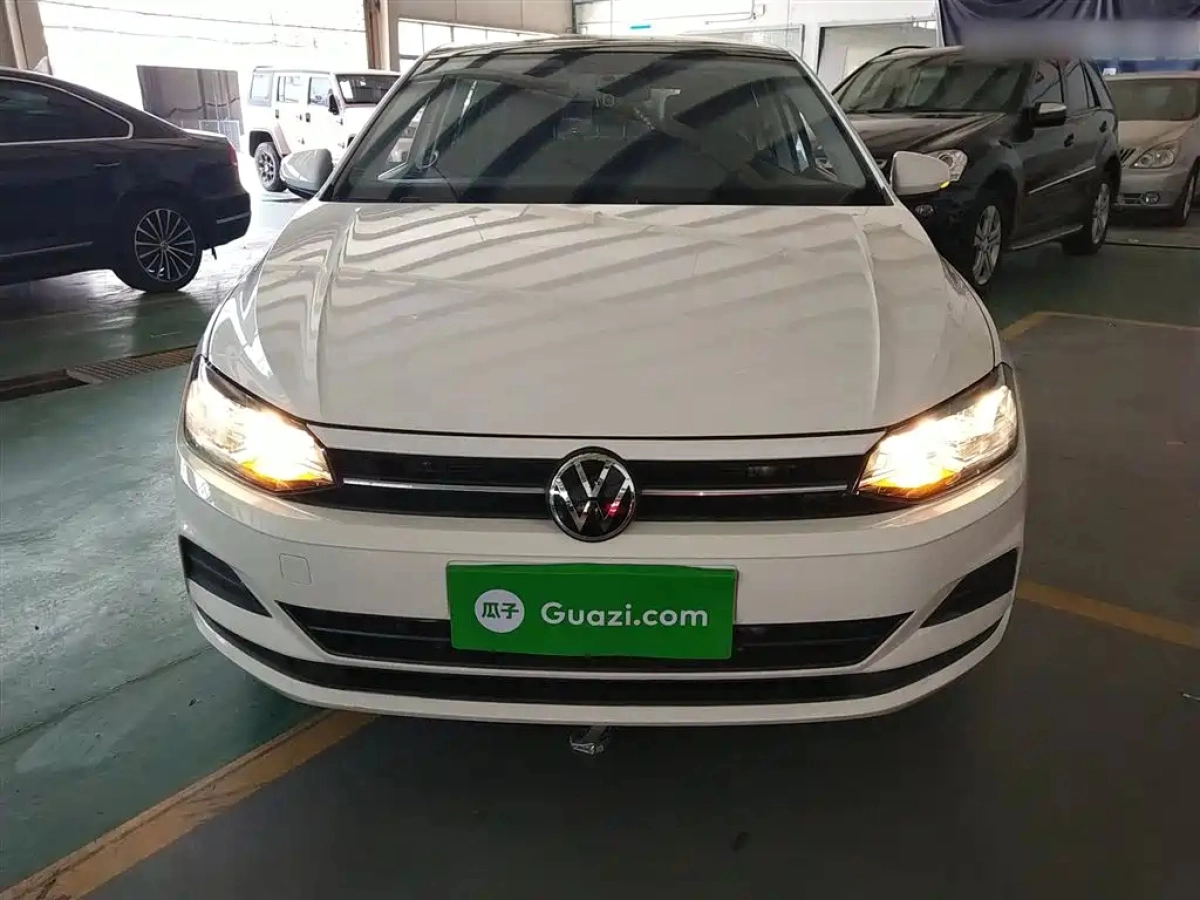 VOLKSWAGEN POLO
