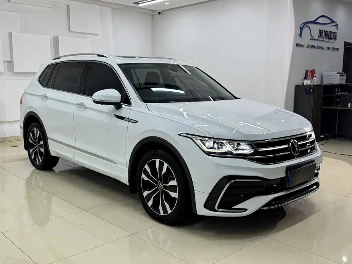 VOLKSWAGEN TIGUAN L