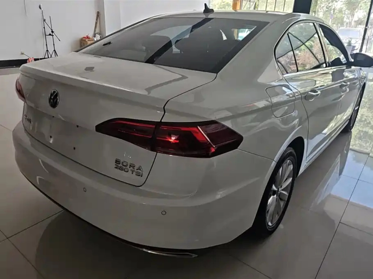 VOLKSWAGEN BORA