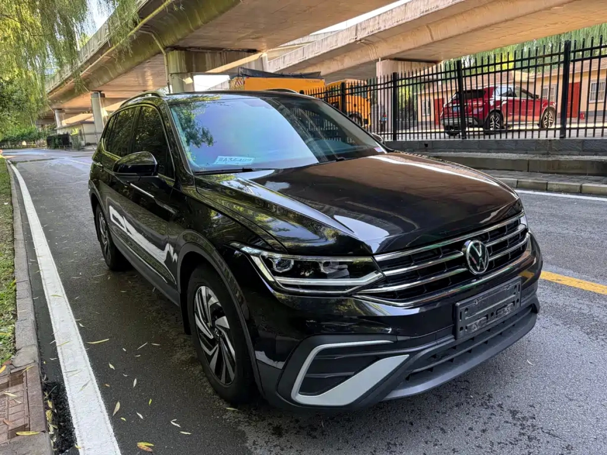 VOLKSWAGEN TIGUAN L