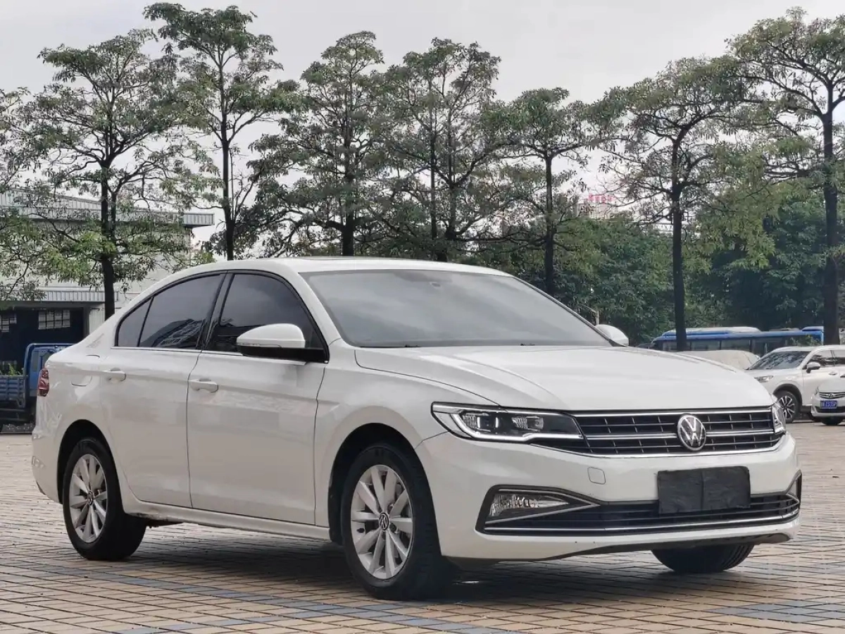 VOLKSWAGEN BORA