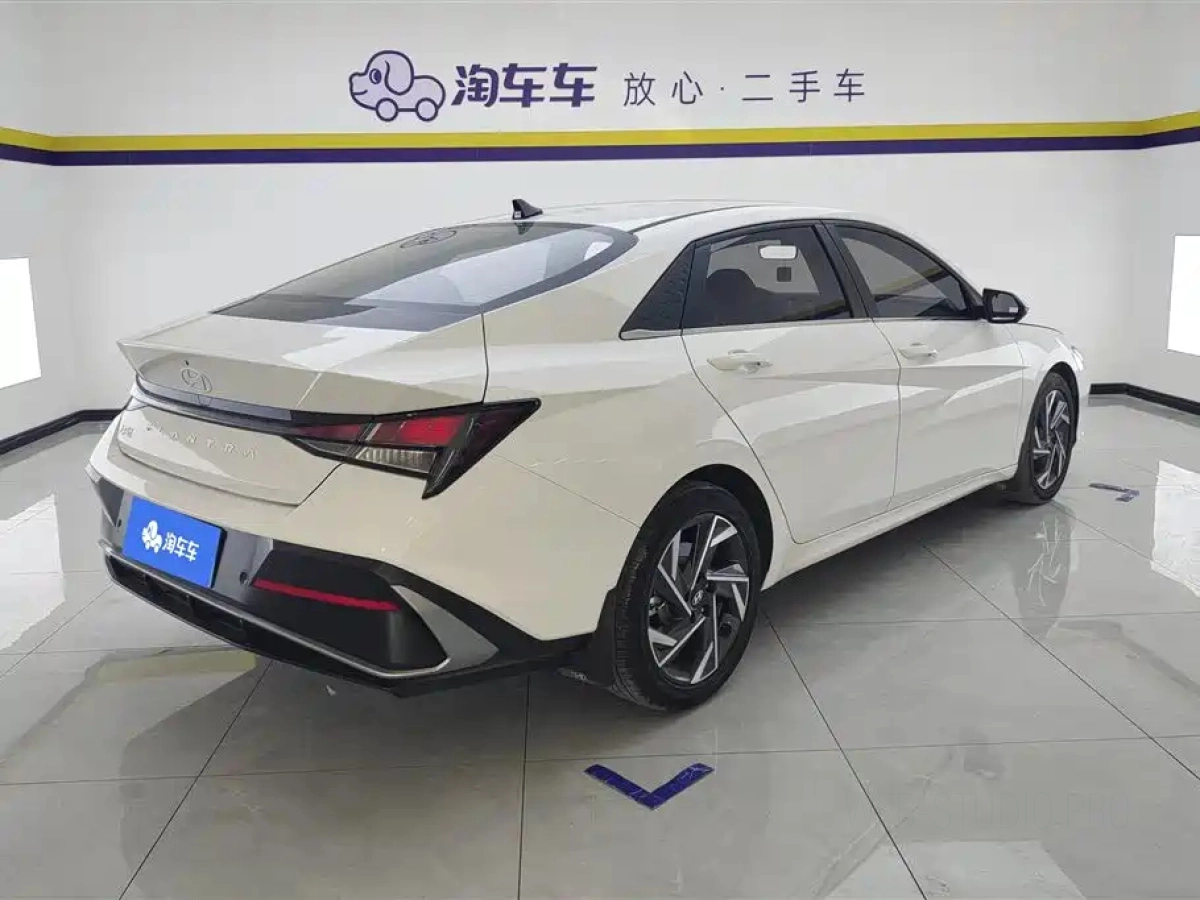 HYUNDAI ELANTRA