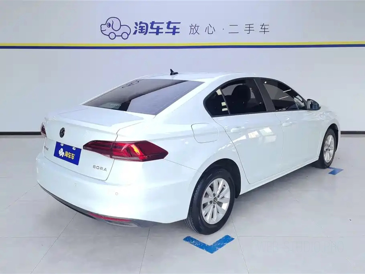 VOLKSWAGEN BORA