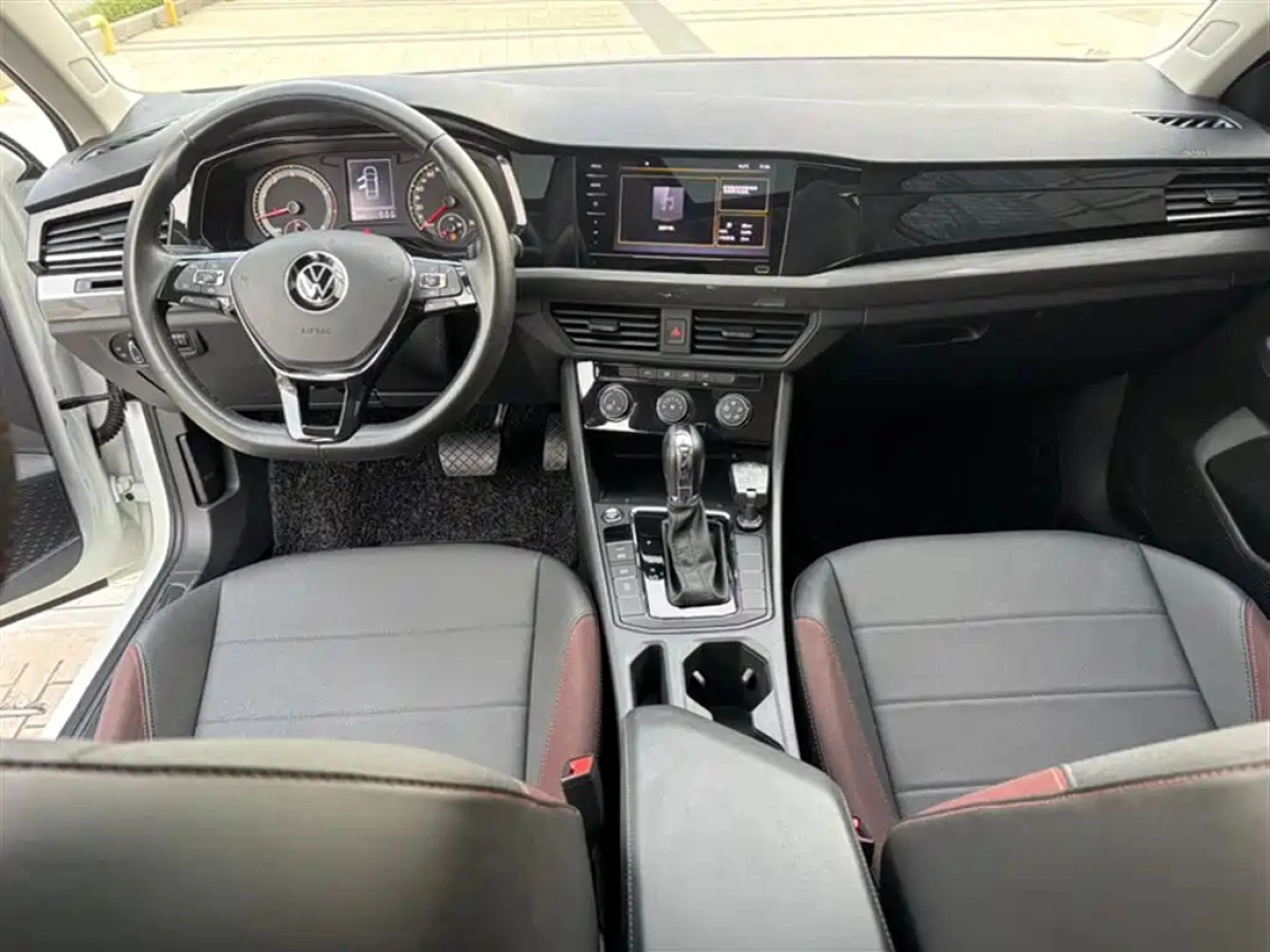 VOLKSWAGEN BORA